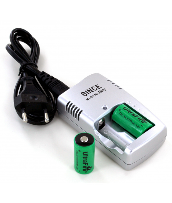 Chargeur 3V pour CR123A rechargeable + 2 ICR123A 3V 1300mAh