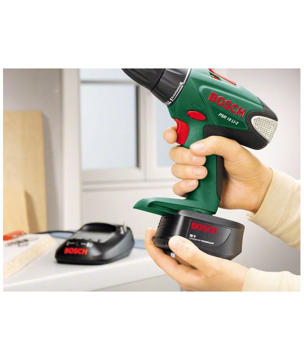 Chargeur Bosch Rapide AL 2215 CV LI-ION 14.4 V - 18 V Li Ion